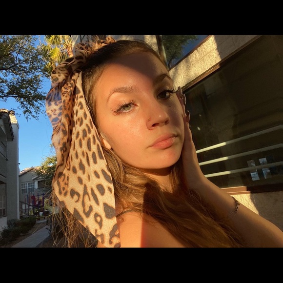 Meet your Posher, Alexis - Picture 1 of 1